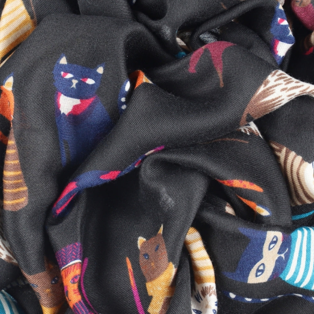 Écharpe douce noire pour femme à motif chats – Nikko (2)